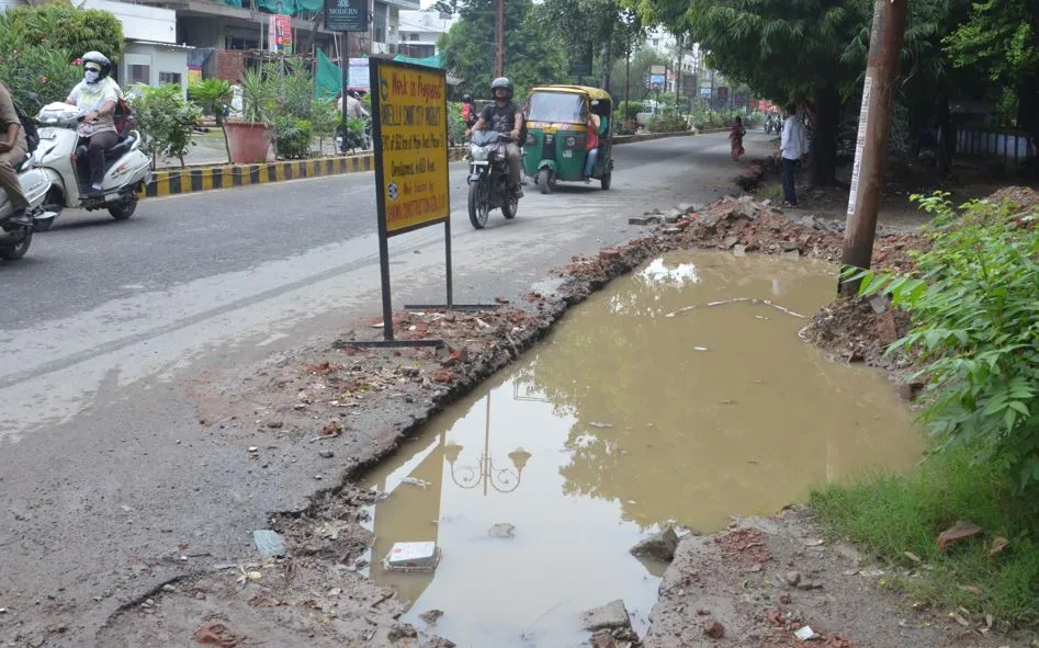 बरेली: शहर के लोगों को संकट में डाल रहे जुगाड़ के ठेकदार