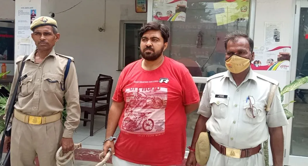 बरेली: मुंबई में ही बनवाया था असलम ने फर्जी आधार कार्ड, गया जेल