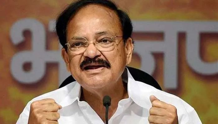 उपराष्ट्रपति ने किया एचएएल का पहला दौरा, स्वदेशी तकनीक विकसित करने पर दिया जोर