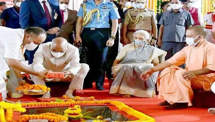 गोरखपुर:  शिलान्यास  के मौके पर हुई बारिश तो बोले राष्ट्रपति- भगवान इंद्रदेव…