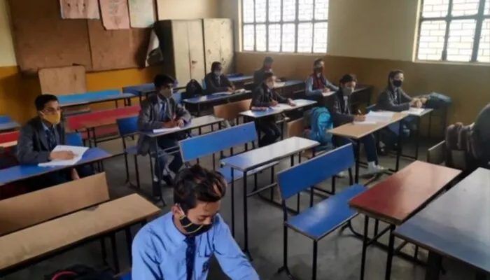 इन कड़े नियमों के साथ यूपी में आज से खुले कक्षा 6 से 8 तक के स्कूल