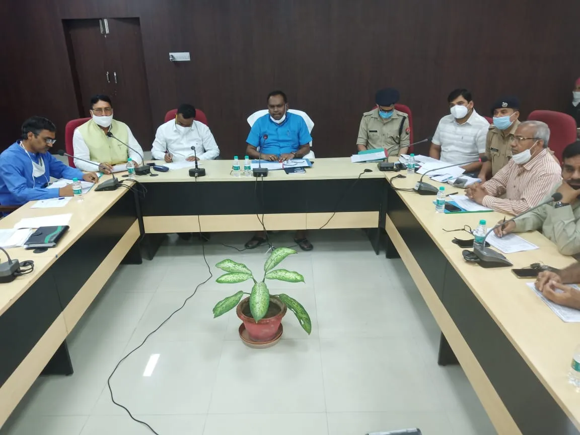 बरेली: कमिश्नर के सामने उठा रेक साइडिंग और फायर स्टेशन का मुद्दा