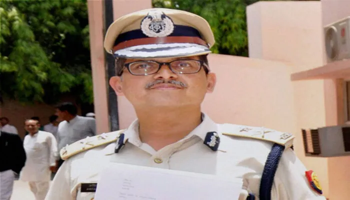 लखनऊ: पूर्व आईपीएस अधिकारी अमिताभ ठाकुर गिरफ्तार