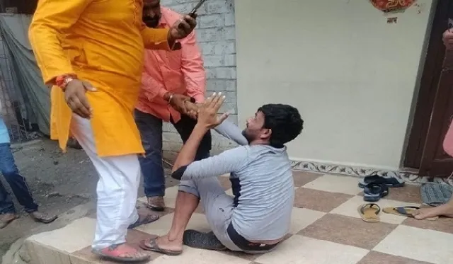 चूड़ी वाले का ‘नाम पूछकर’ की पिटाई, मामला दर्ज, वीडियो वायरल