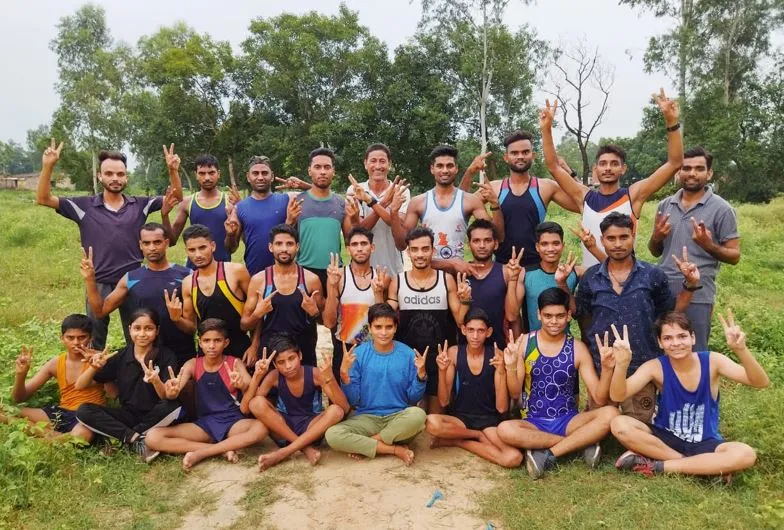 बरेली: गोल्ड मेडल मिलने पर झूम उठे खिलाड़ी, मनाया जश्न
