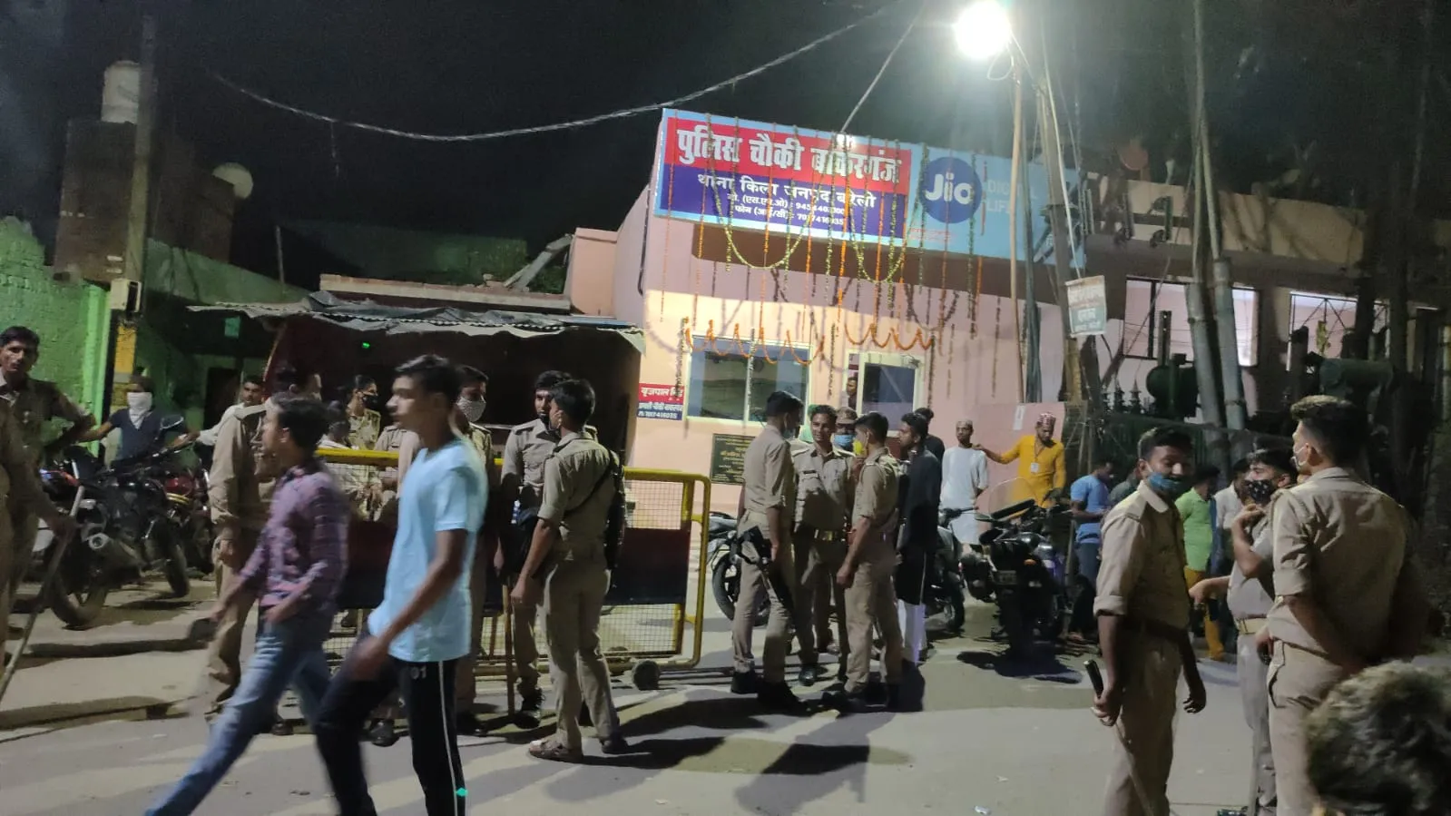 बरेली: ताजिए को लेकर पुलिस के साथ विवाद, घेरी बाकरगंज चौकी