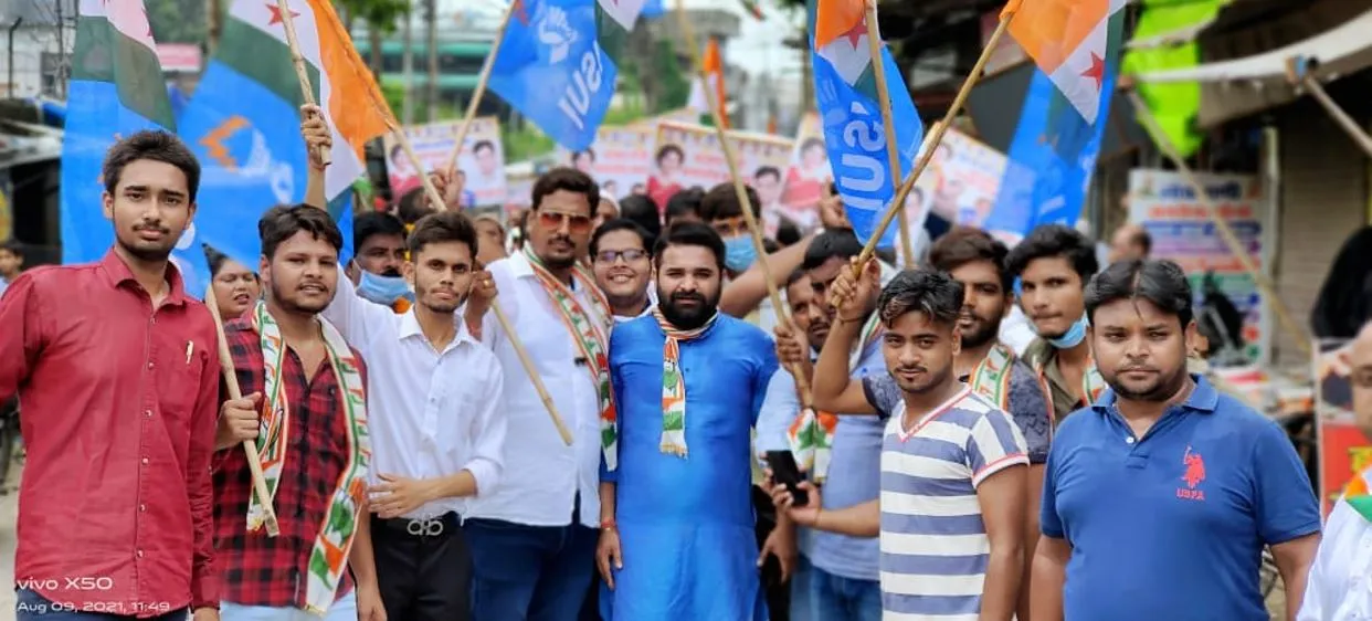 बरेली: भाजपा गद्दी छोड़ो अभियान के तहत एनएसयूआई ने निकाला पैदल मार्च