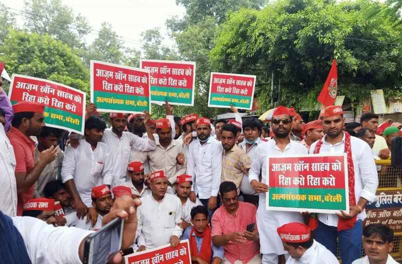 बरेली: आजम की रिहाई को लेकर सपाइयों ने निकाला पैदल मार्च