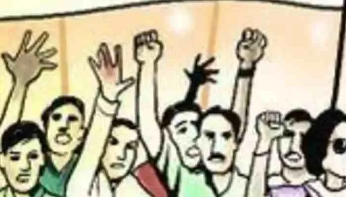 बांदा: उप निरीक्षक की बदसलूकी पर भड़के वकील, दो दिन और जारी रहेगा हड़ताल