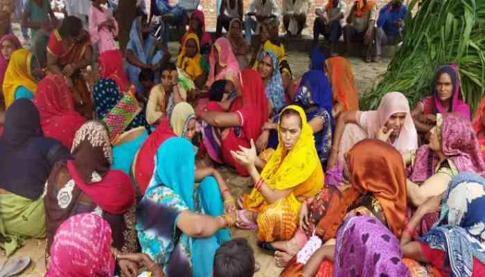 कन्नौज: फांसी पर लटकता मिला विवाहिता का शव, मृतका के परिजनों ने काटा हंगामा