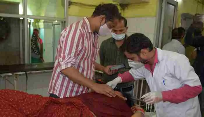 सीतपुर: पुलिस चौकी के सामने हुई बड़ी वारदात, महिला को बंधक बनाकर की गई लूट