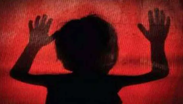 हरदोई: खेत में मिला 8 वर्षीय बच्ची का शव, परिजनों ने जताई ये आशंका