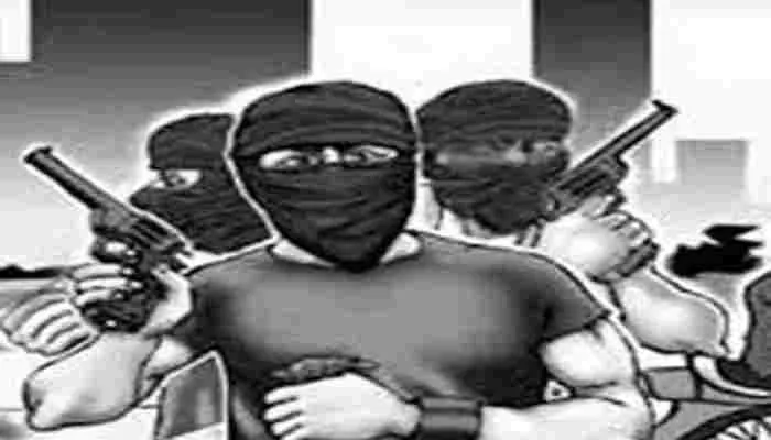 हरदोई: हथियारबंद बदमाशों ने सर्राफा व्यापारी को मारी टक्कर, जानें फिर क्या हुआ