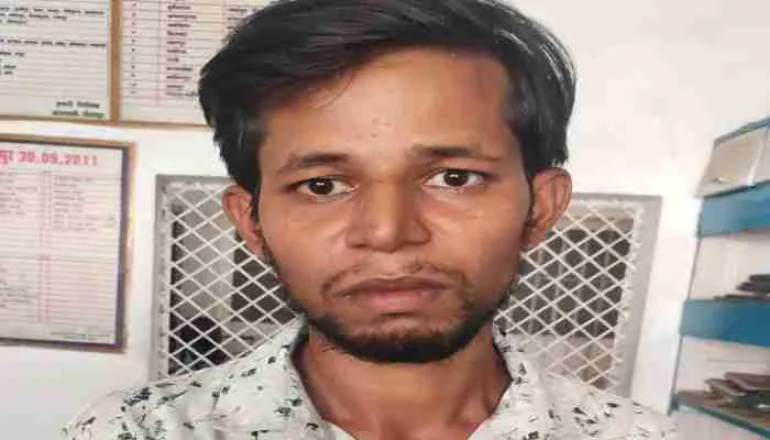 सीतापुर: टीजीटी की परीक्षा में पकड़ा गया ‘मुन्नाभाई’, फोटो मिलने के दौरान हुआ खुलासा