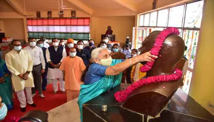 लखनऊ: राज्यपाल व सीएम योगी ने काकोरी कांड के शहीदों को दी श्रद्धांजलि