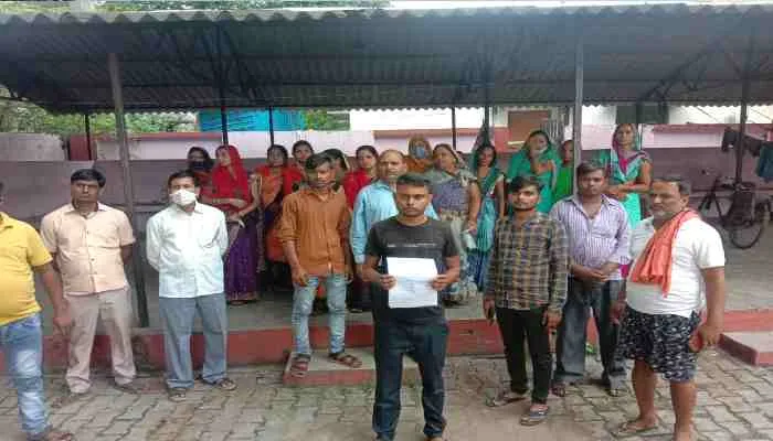बाराबंकी: प्रसूता की मौत के बाद निजी अस्पताल ने किया रेफर, पत्नी की मौत से आहत पति ने…
