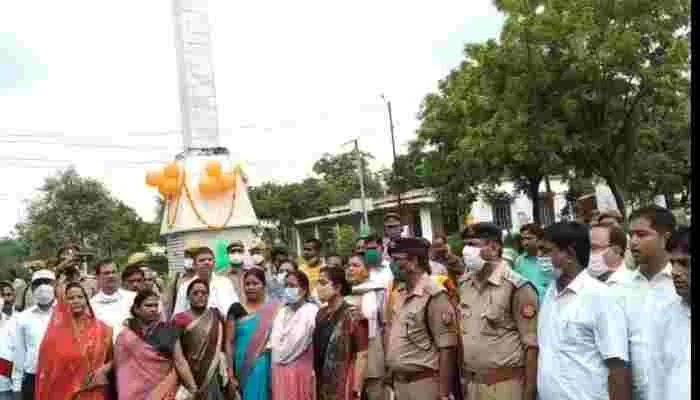 फतेहपुर: अमर शहीदों को डीएम व एसपी ने अर्पित किया श्रद्धा सुमन