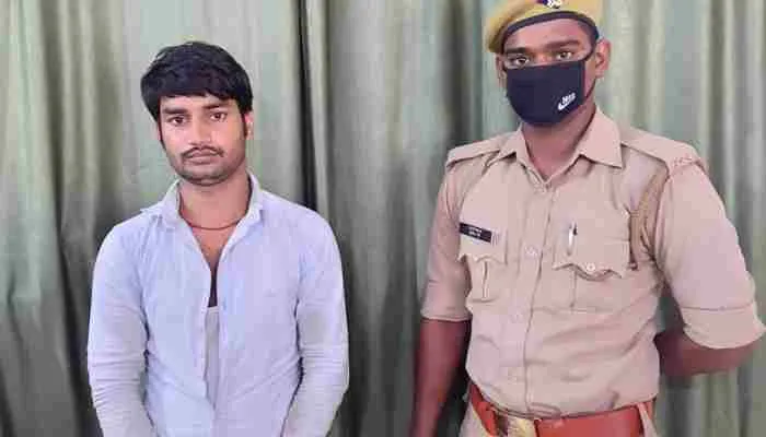 फतेहपुर: कार से तोड़ा मकान का गेट, पुलिस ने दर्ज किया केस