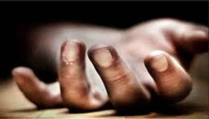 बाराबंकी: टीन शेड के नीचे मिला विक्षिप्त महिला का शव, जांच में जुटी पुलिस