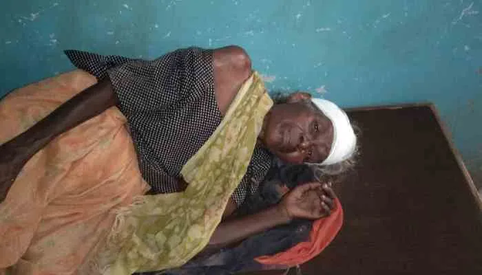 कुशीनगर: चौपाल में आये अधिकारी की कार अनियंत्रित होकर घर में घुसी, तीन महिलाएं घायल