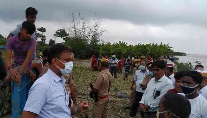 कुशीनगर: डीएम ने किया कटान स्थल का निरीक्षण, ग्रमीणों को लेकर दिए ये बड़े निर्देश