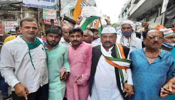 गोरखपुर: सरकार की जनविरोधि नीतियों के खिलाफ कांग्रेस ने निकाली पदयात्रा