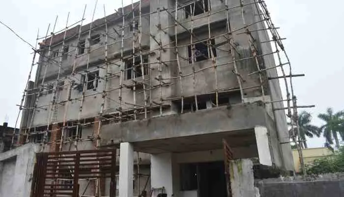 अयोध्या: क्षेत्रीय संयोजक ने परखी भाजपा के नवनिर्मित कार्यालय की गुणवत्ता