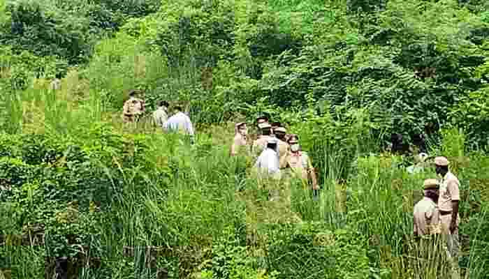 बाराबंकी: ब्लाक मुख्यालय के सामने झाड़ी में हुआ विस्फोट, दो मासूम बच्चे हुए घायल