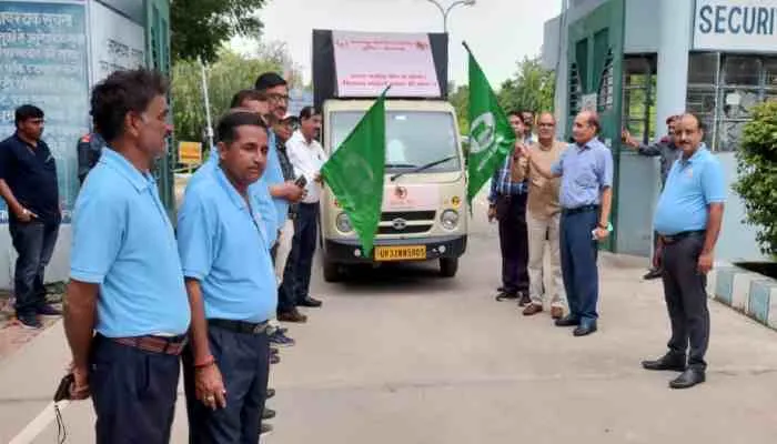 बाराबंकी: किसानों को जागरूक करने के लिए चलाए गए प्रचार वाहन, देंगे गन्ने की खेती…
