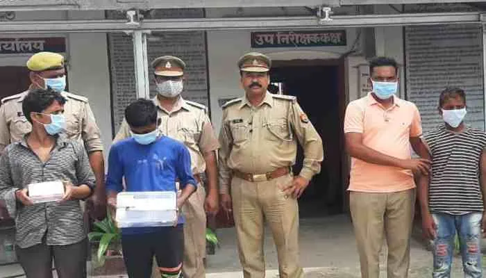 बाराबंकी: जीआरपी के हत्थे चढ़े तीन शातिर चोर, 13 मोबाइल बरामद