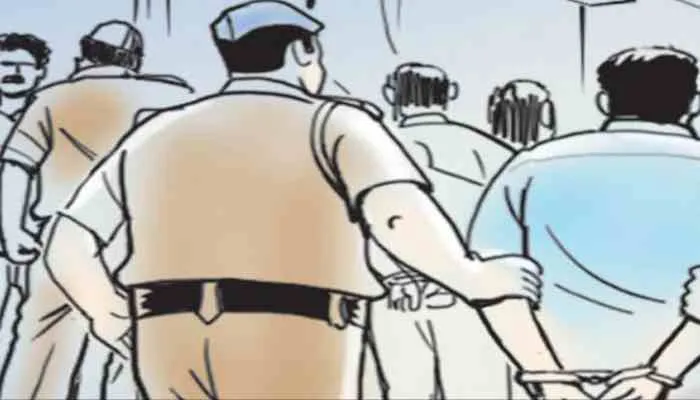 बाराबंकी: पुलिस ने वाहन चोर गिरोह का किया भंडाफोड़, 13 बाइक बरामद