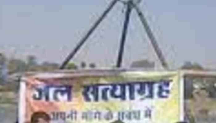 हरदोई: एडीएम से मिला ये बड़ा अश्वासन, किसानों ने खत्म किया जलसत्याग्रह