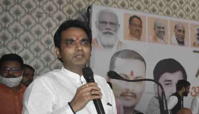 गोरखपुर: पंकज सिंह ने सपा सांसद पर कसा तंज, कहा- राष्‍ट्रगान भूल जाने वाले…