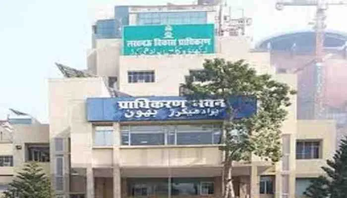 लखनऊ: मांगों को लेकर किसानों ने किया एलडीए का घेराव, वीसी ने दिया ये आश्वासन