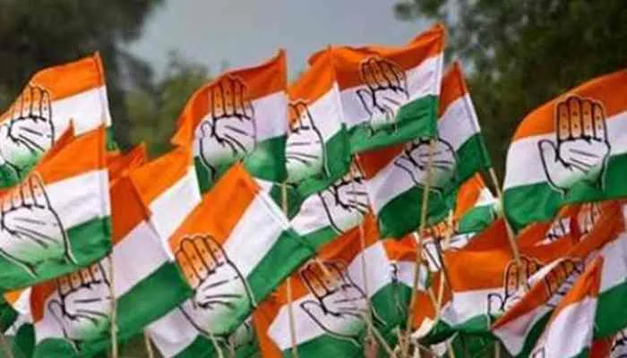 आजमगढ़: प्रभातफेरी निकालकर कांग्रेसियों ने लगाई गांवों में चौपाल, सुनी जनसमस्या