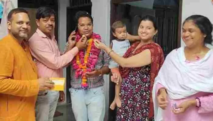 औरैया: राष्ट्रीय शिक्षक पुरस्कार के लिए मनीष कुमार हुए चयनित, जिले में खुशी का माहौल