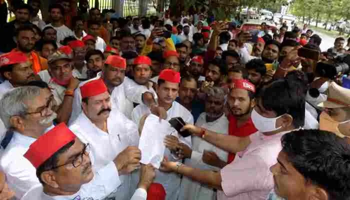 कुशीनगर: पूर्व मंत्री ने दी चेतावनी, कहा- ओपी नहीं हुआ गिरफ्तार तो गिरा देंगे सरकार