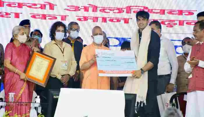 लखनऊ: इकाना स्टेडियम में हुआ ओलंपिक पदक विजेताओं सम्मान, सीएम योगी ने किया ये बड़ा ऐलान