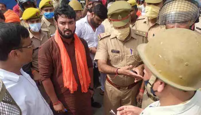 कुशीनगर: कैबिनेट मंत्री व प्रदेश उपाध्यक्ष के स्वागत के बाद भिड़े भाजपा कार्यकर्ता, चले ईंट-पत्थर