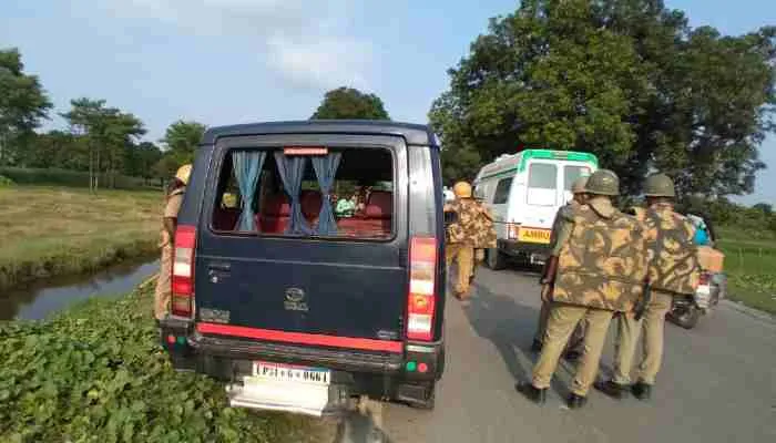 सीतापुर: ताजिया के जुलूस में शामिल उपद्रवियों की पुलिस से हुई झड़प, वाहनों पर किया पत्थराव