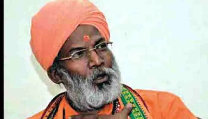 लखनऊ: साक्षी महराज ने सपा व कांग्रेस पर किया तीखा प्रहार, मचा सियासी हड़कंप