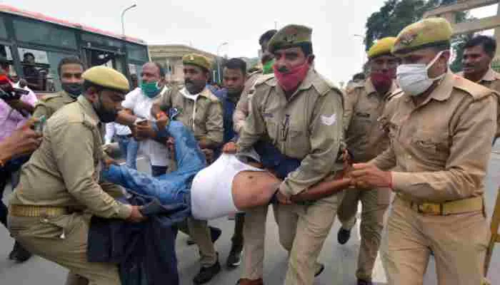 लखनऊ: विधानभवन के सामने युवक ने किया आत्मदाह का प्रयास, पुलिस पर लगाया बड़ा आरोप