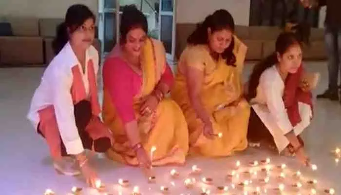 अयोध्या: रानी पद्मावती समेत 16000 वीरांगनाओं को दीप जलाकर दी गई श्रद्धांजलि