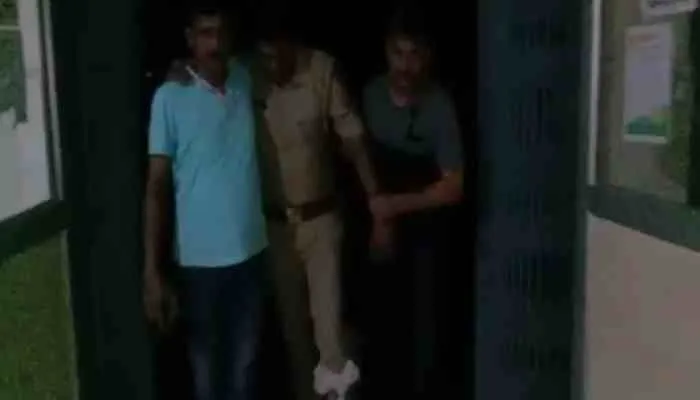 अमेठी: पुलिस व बदमाशों के बीच हुई मुठभेड़ में चौकी इंचार्ज घायल, एक गिरफ्तार