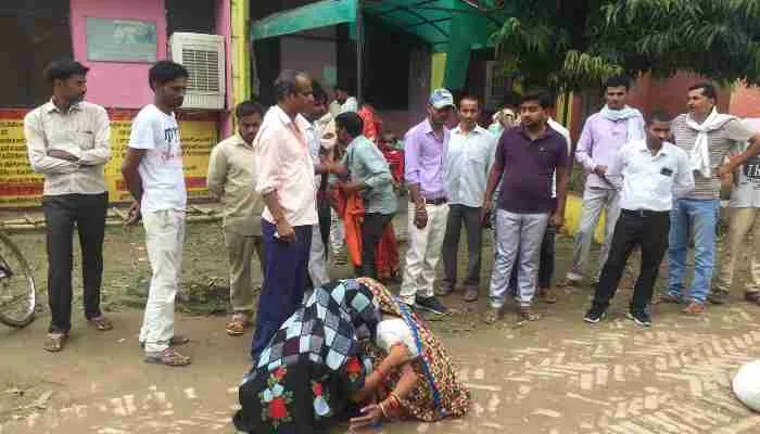 सीतापुर: पिकअप की टक्कर से बाइक सवार बहन-भाई सहित तीन की मौत, मासूम जख्मी