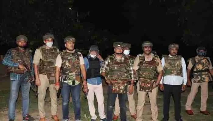 लखनऊ: पुलिस अभिरक्षा से भाग रहा इनामी बदमाश मुठभेड़ में ढेर