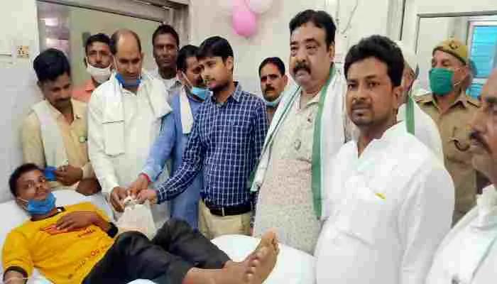 बाराबंकी: किसान नेता स्व. मुकेश सिंह की जयंती पर भाकियू के कार्यकर्ताओं ने किया रक्तदान