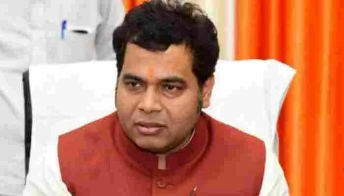 यूपी: ऊर्जा मंत्री ने कहा- नियम विरुद्ध विद्युत भार बढ़ाने के मामले में होगी कार्रवाई