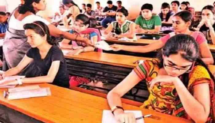 यूपी: 1716 परीक्षा केन्द्रों पर आयोजित हुई टीजीटी परीक्षा, इस जिले में हुआ पेपर लीक!