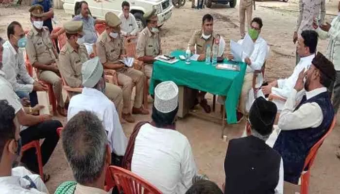 फतेहपुर: प्रशासनिक अधिकारियों ने पीस कमेटी के साथ की बैठक, दी ये हिदायत